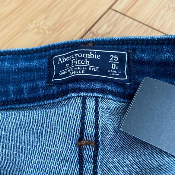 Abercrombie and Fitch jeans - Picture 4 of 7